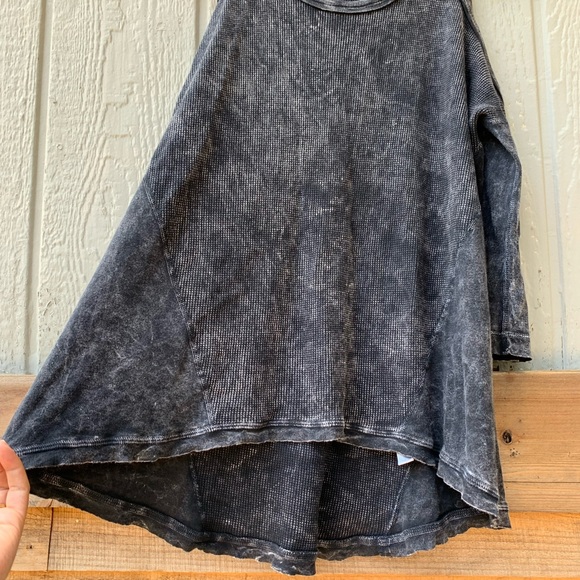 Three Dots thermal high low cold shoulder top - Picture 8 of 11